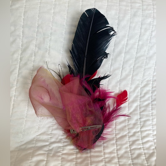 Red Feather Fascinator - Picture 2 of 2